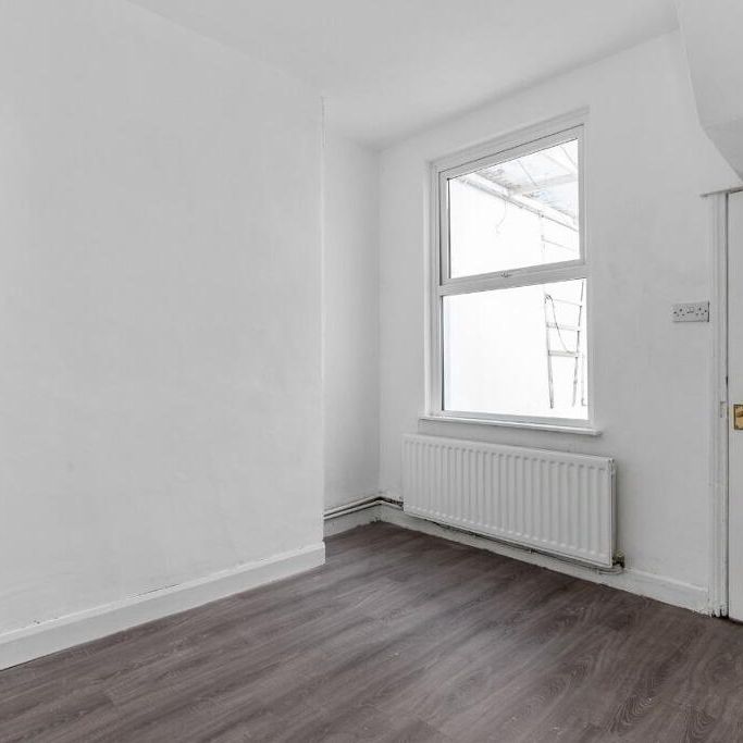 46 Nelson Street, Carrickfergus, BT38 8AR - Photo 1