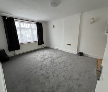 2 Bed Flat, Woodhouse Road, N12 - Photo 1