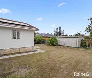 Spacious Family Home with Solar & Battery - No power Bills !!! - Photo 6