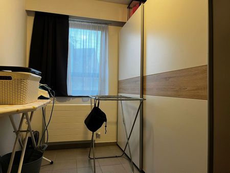 Gelijkvloers appartement met 3 slaapkamers, terras en 2 autostaanplaatsen. - Foto 5