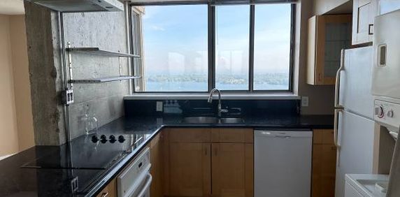 Harbourfront penthouse condo with spectacular views for rent - Photo 2