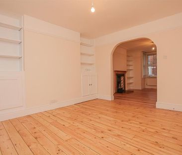 4 bedroom semi-detached house to rent - Photo 3