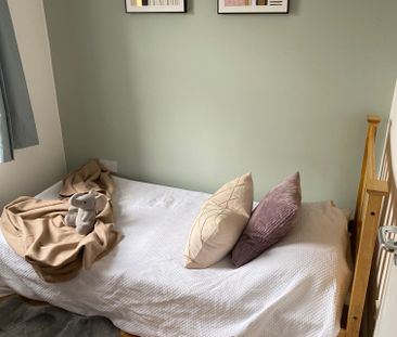 Vicarage Road 92VICR - Room 6 - Photo 3