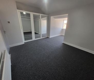 4 bedroom terraced house to rent - Photo 4