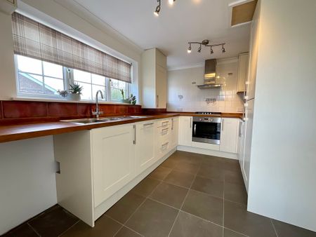 2 bedroom End Terraced House to let - Photo 3