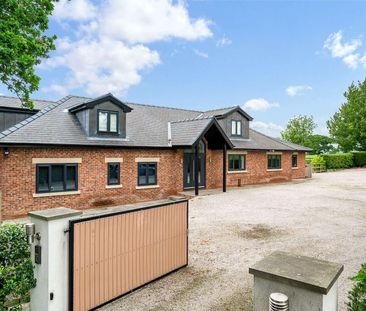 An exceptional architect designed residence set within a 0.75 acre ... - Photo 3