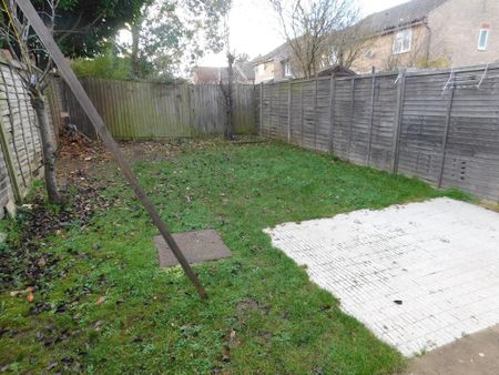 2 bedroom semi-detached house to rent - Photo 5