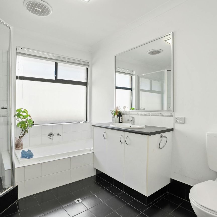 $800 per week including monthly pool maintenance Chemicals at the tenants expense Family Paradise with Pool and Plenty of Space! - Photo 1