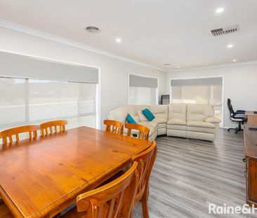 FANTASTIC FAY - Photo 1