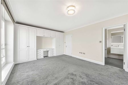 Three bedroom apartment situated on the tenth floor in the St John’s Wood Park development - Photo 3