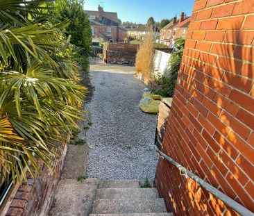 2 bedroom terraced house to rent - Photo 4