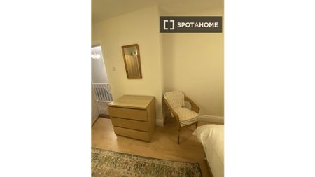 Room for rent in 4-bedroom house in Knocklyon - Photo 5