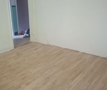 5 1/2 semi-meublé rénové à louer - Photo 3