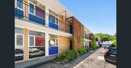 Bayside Living with Courtyard Style! - Photo 4