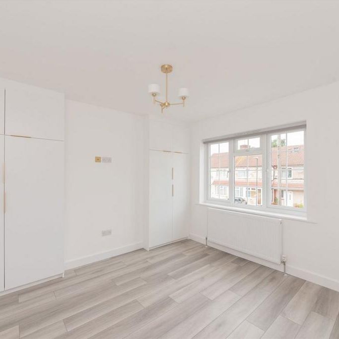 4 bedroom semi-detached house to rent - Photo 1