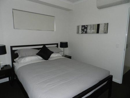 Centrally Located Furnished Apartment - Photo 2