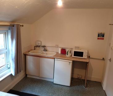 10 bedroom house of multiple occupation to rent - Photo 4