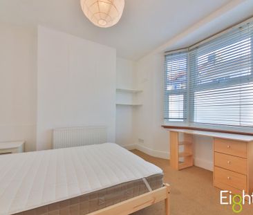 4 bedroom terraced house to rent - Photo 2