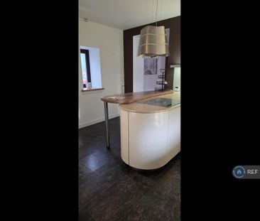 2 bedroom semi-detached house to rent - Photo 5