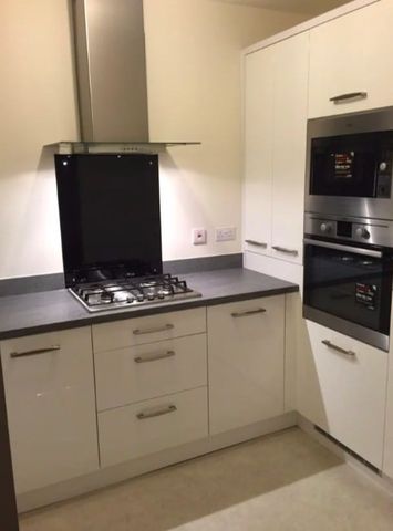 2 Bed Semi-Detached House, Hanson Road, M40 - Photo 2