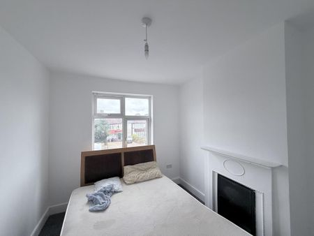 3 bedroom maisonette to rent - Photo 4