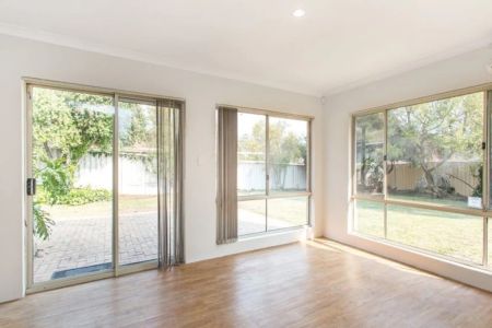 4 Bedroom, 2 Bathroom Family Home in Murdoch - Photo 4