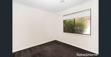 SPACIOUS & UPDATED FAMILY HOME IN PRIME CENTRAL LOCATION - Photo 3