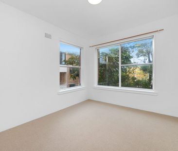 Bright Sunny 1 Bedroom Apartment, Minutes Walk To Coogee Beach - Photo 1