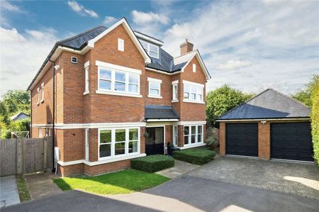 Situated in the heart of Oxshott village, providing modern family living space in a gated enclave. - Photo 2