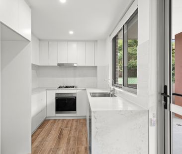 Luxurious 3 Bedroom Apartment - Photo 2