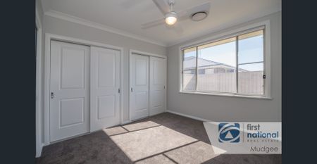 BEAUTIFUL FAMILY HOME - Photo 4