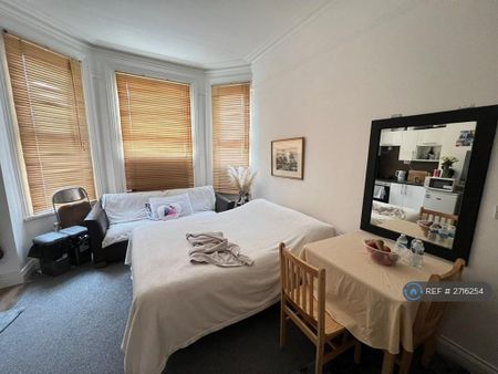 Studio to rent - Photo 3