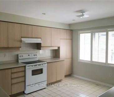 Detached Home For Lease | W9048314 - Photo 5