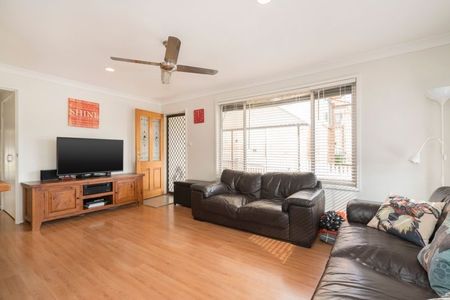 Three Bedroom Family Home - Photo 4