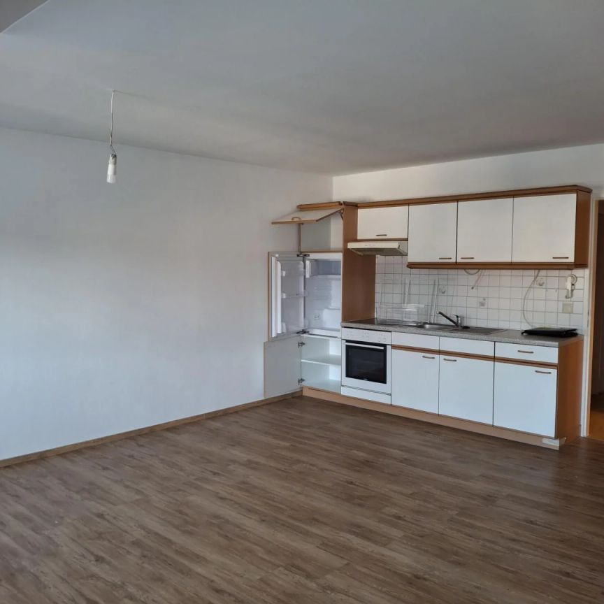 Heimelige Single-Wohnung mit möblierter Küche im zentraler Lage Lohnsburg - Photo 1