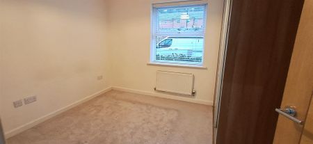 2 bed flat to rent in Walton Road, Bushey, WD23 - Photo 4