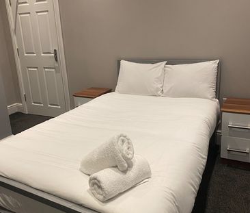 Room in a Shared House, Crescent, M5 - Photo 4
