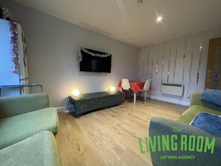 5 bedroom flat to rent - Photo 3