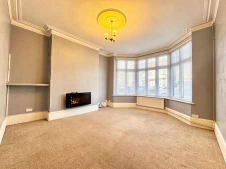 4 bedroom semi-detached house to rent - Photo 3