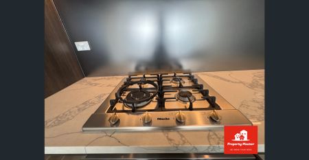 Beautiful NEW PROPERTY -QUICK LEASE - Photo 4