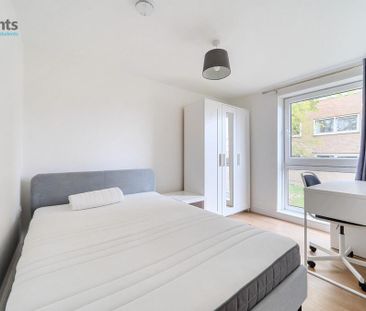 4 bedroom flat to rent - Photo 3