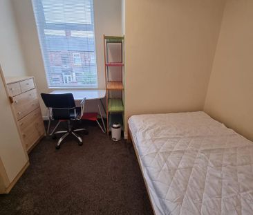 4 bedroom terraced house to rent - Photo 5