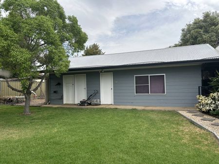 THREE BEDROOM TWO BATHROOM HOME - Photo 2