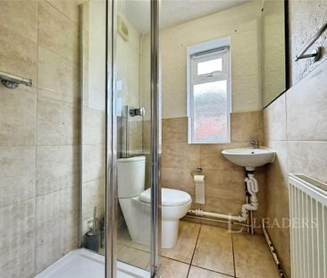 4 bedroom detached house to rent - Photo 2