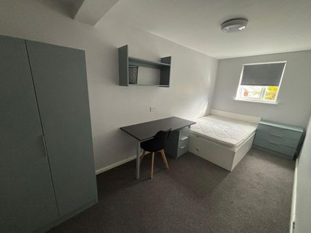 7 bedroom flat to rent - Photo 3