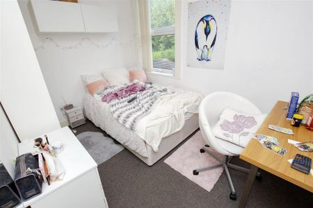 6 bedroom house to rent - Photo 2