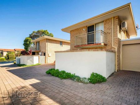 Spacious Townhouse - Photo 5