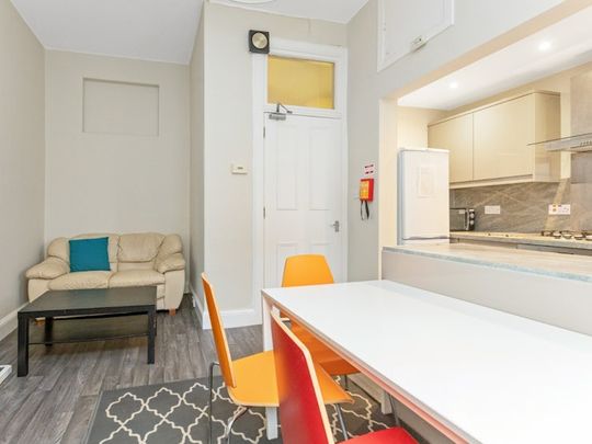 Hope Park Crescent, Meadows, Edinburgh EH8 - Photo 1