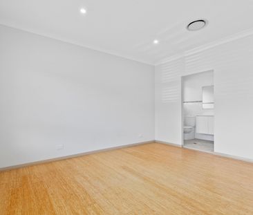 Modern Split-Level 4 Bedroom Family Home - Photo 1