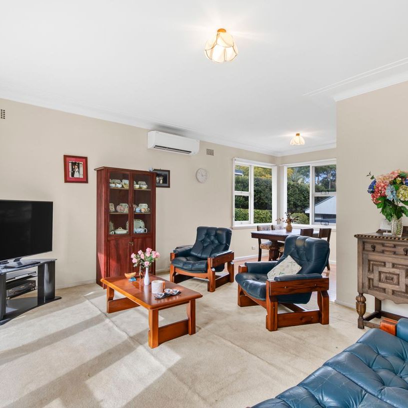 6 MONTH LEASE - CHARMING FAMILY HOME IN QUIET CUL-DE-SAC - Photo 1
